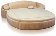 Круглая кровать Каприз с матрасом,  подушками и покрывалом